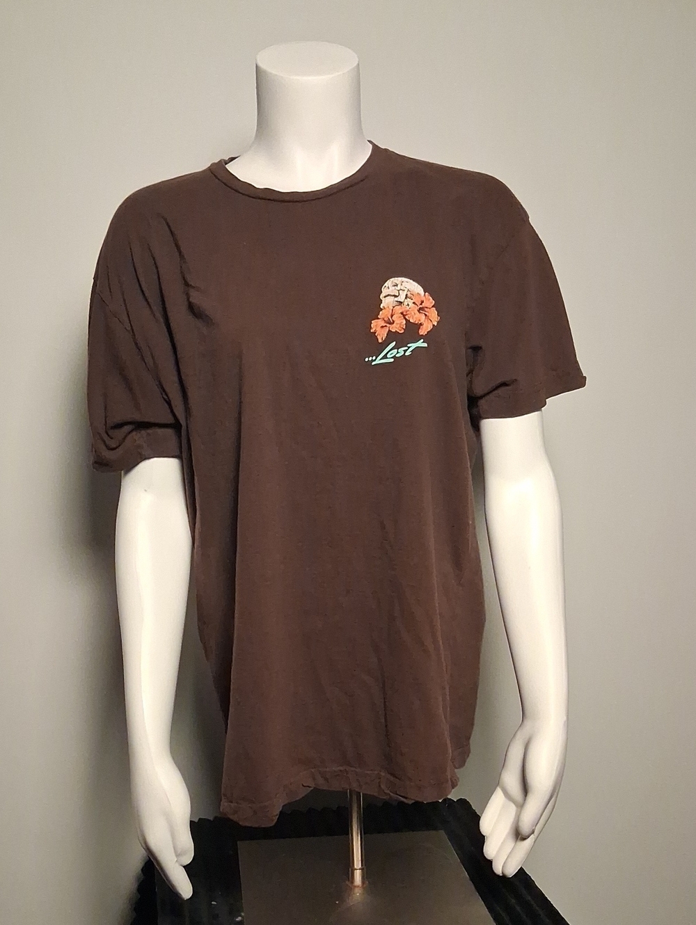 Lost Brown Short Sleeve Tee with Floral Skull Chest Graphic
